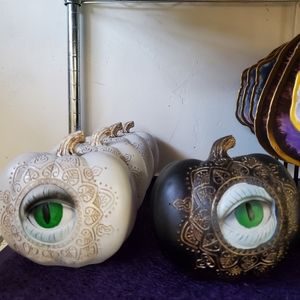 5 pumpkin eye decor